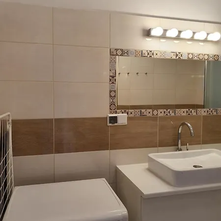 Slowacjusza 69 アパート